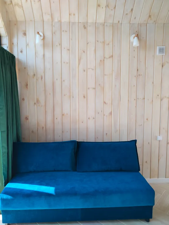 Домик на берегу озера в современном стиле со всеми удобствами