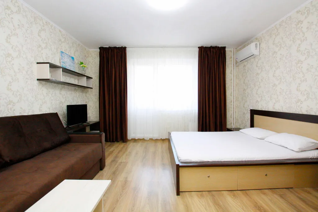 Квартира Семейный с балконом — аренда посуточно в Челябинск