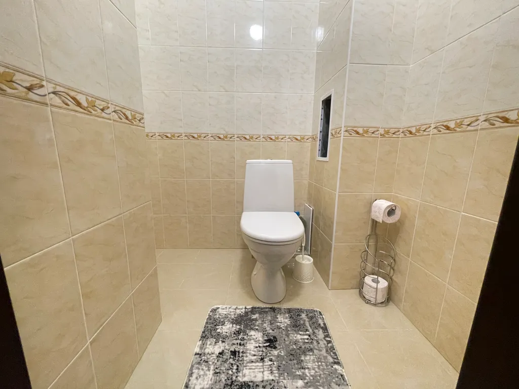 Просторная трехкомнатная квартира у моря