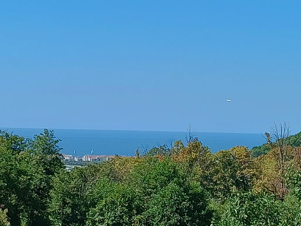 Новый 2-комнатный коттедж с кухней на террасе с видом на море