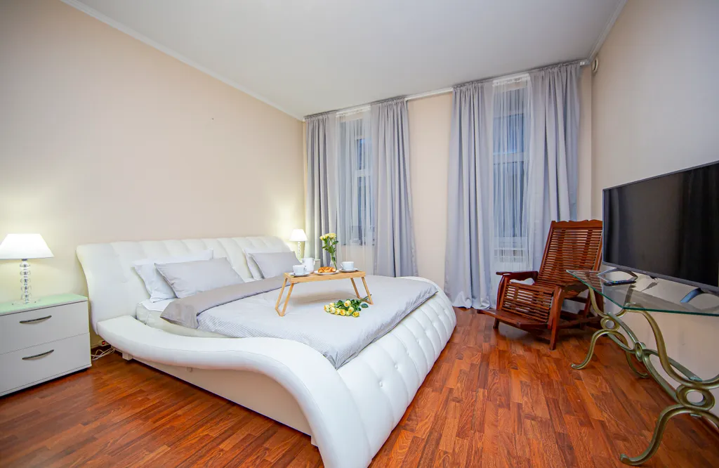 4BR Apartment next to St Isaak Cathedral
