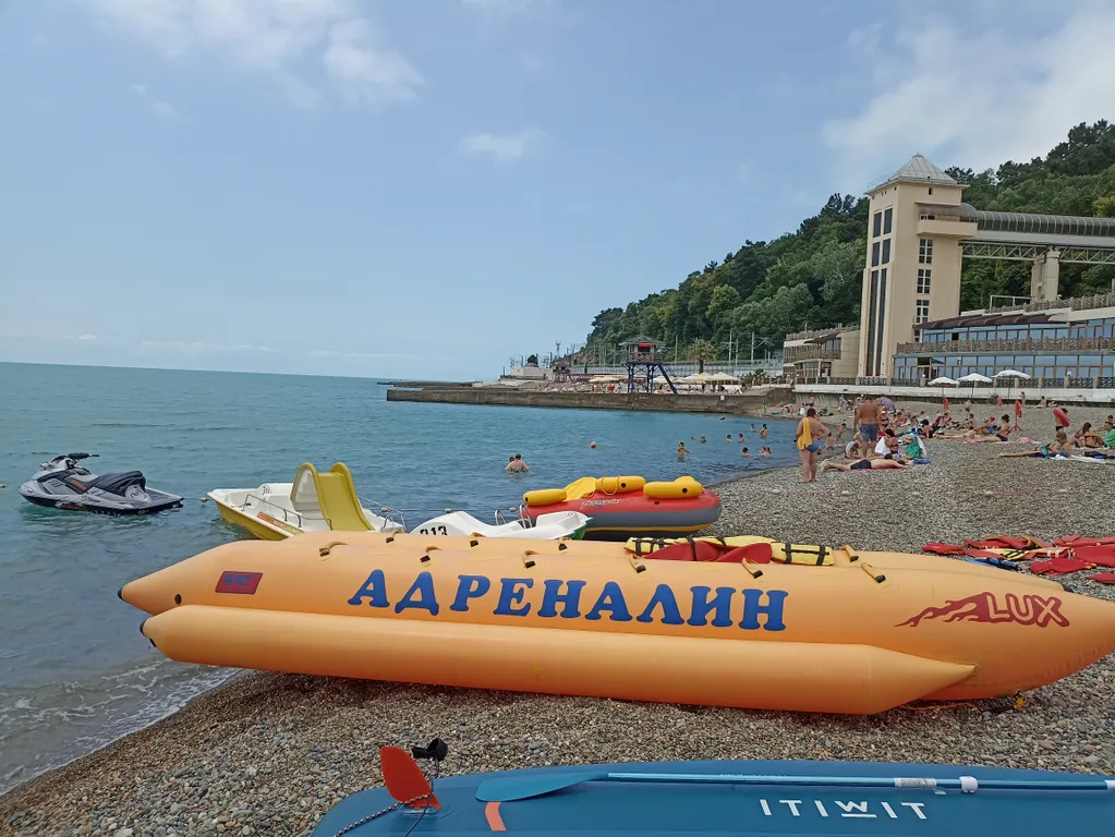 Квартира в Сочи с балконом, ровное место, вид на море, центр Хосты