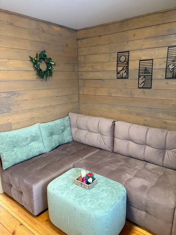 Коттедж Теплый дом с двумя спальнями — Шерегеш