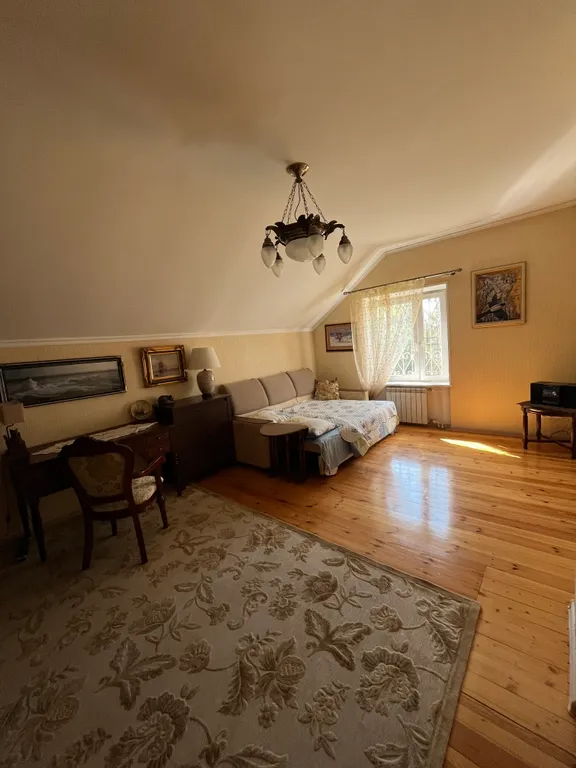 Шикарный загородный дом с бильярдом