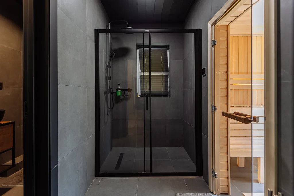 Дом с парилкой на озере