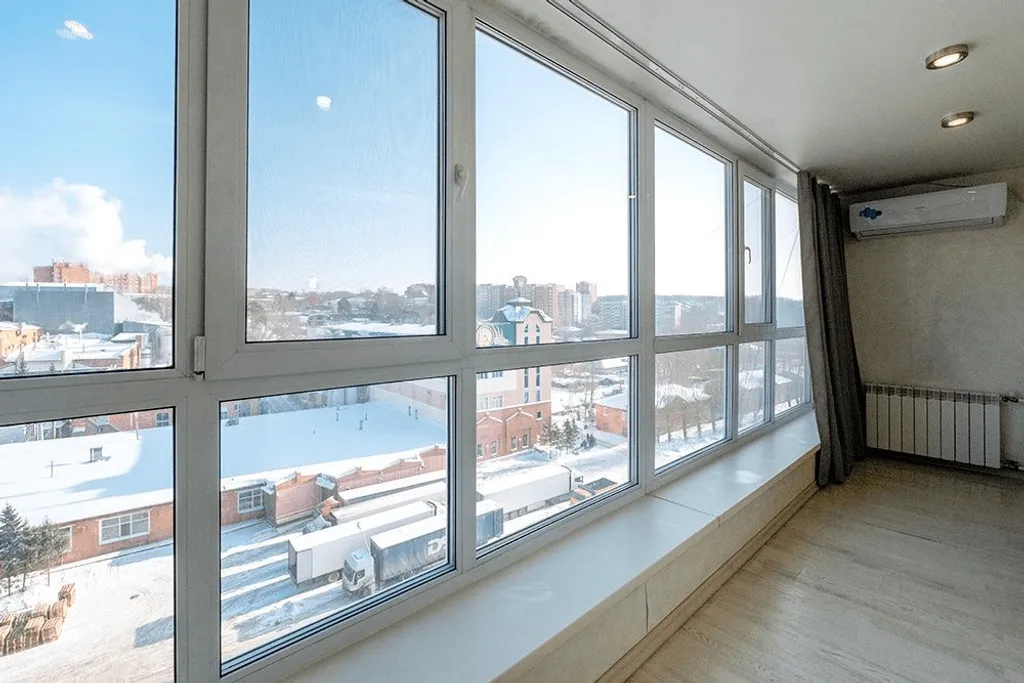 С панорамным видом рядом с проспектом Ленина