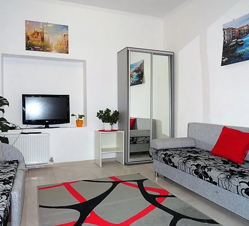 Двухкомнатный дом со своим двориком