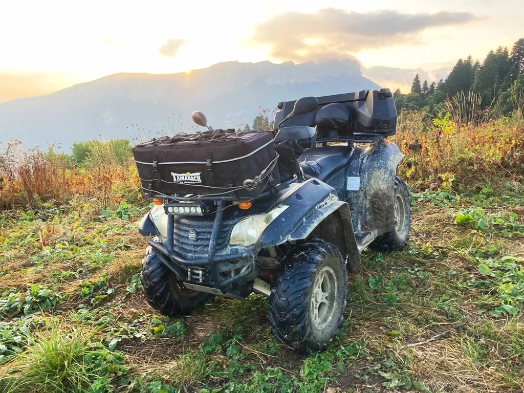 Романтик у реки