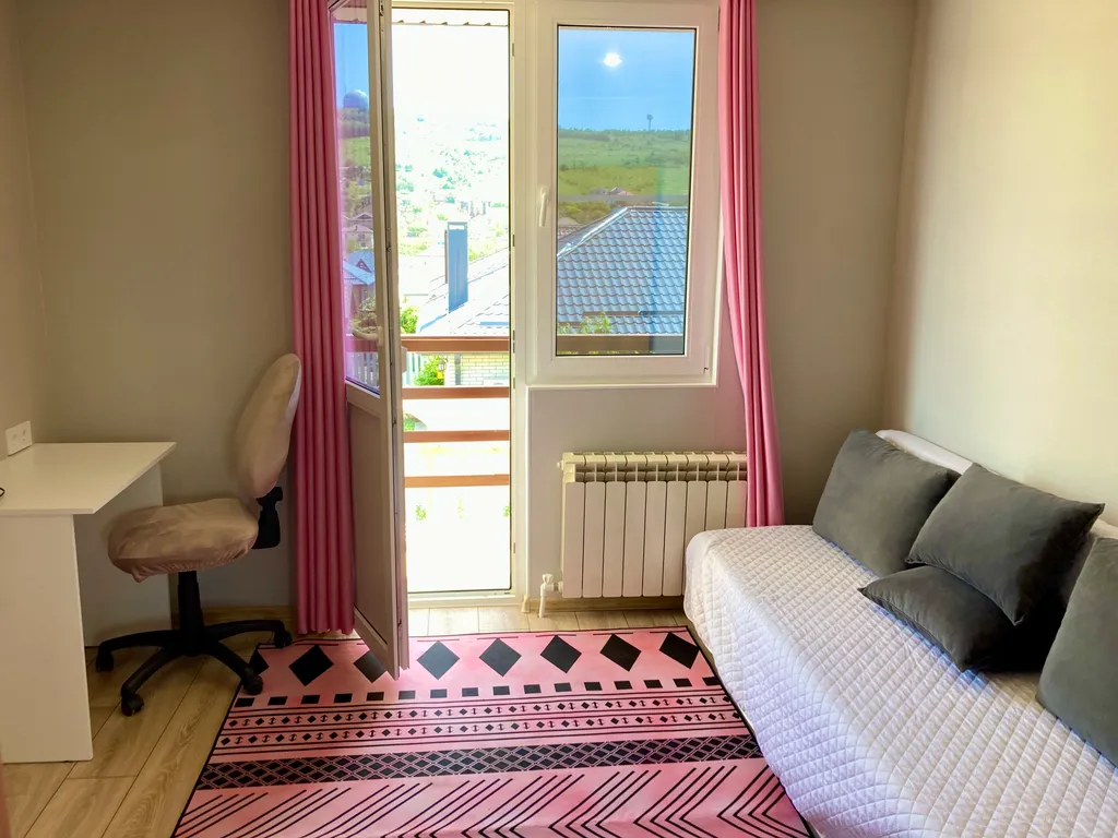 Дом с видом на море и горы