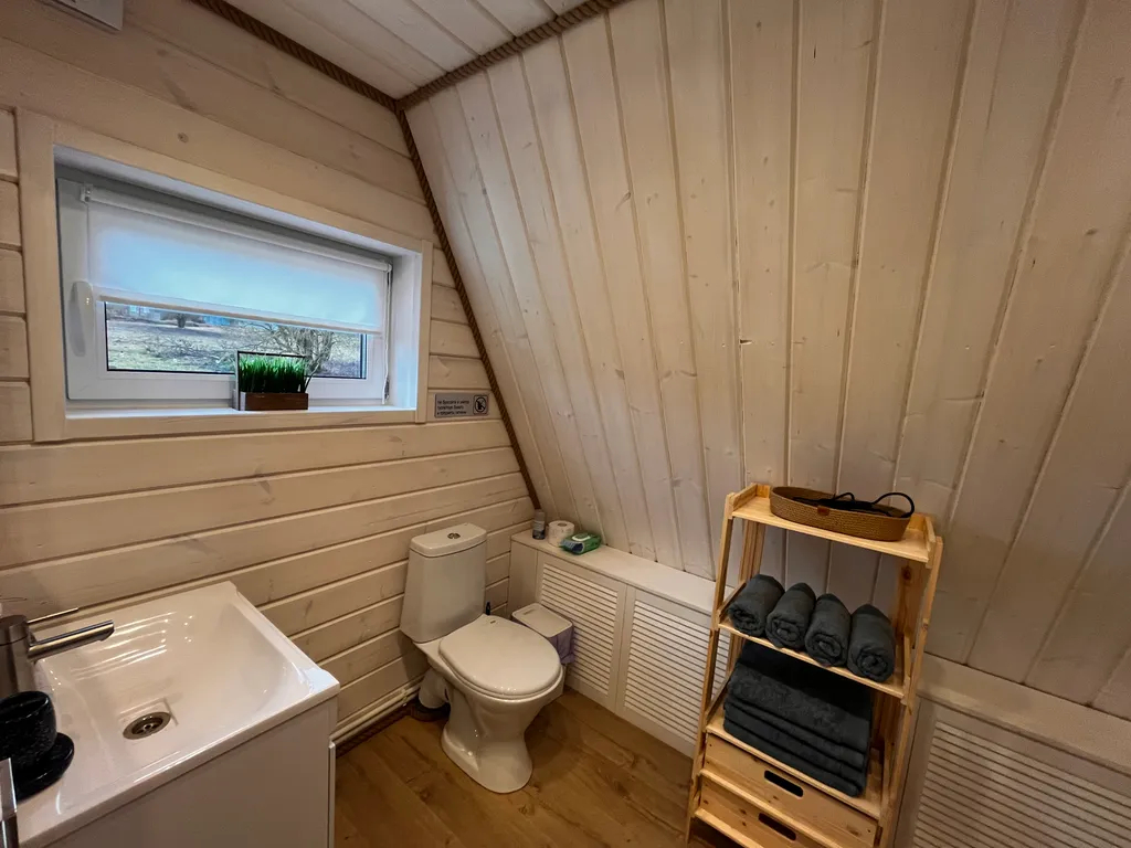 Домик в стиле А-фрейм на озере Волго