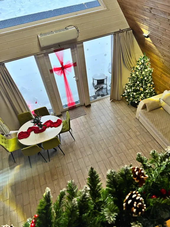 Уютный А-frame коттедж в зеленой части города