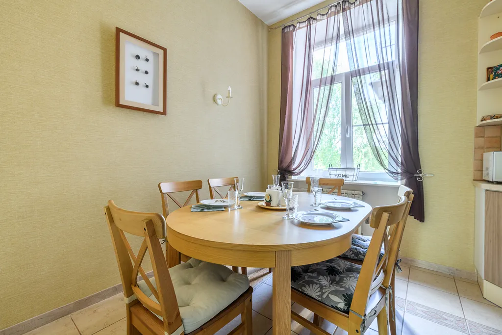 Роскошная квартира с балконом и парковкой рядом с Петропавловкой