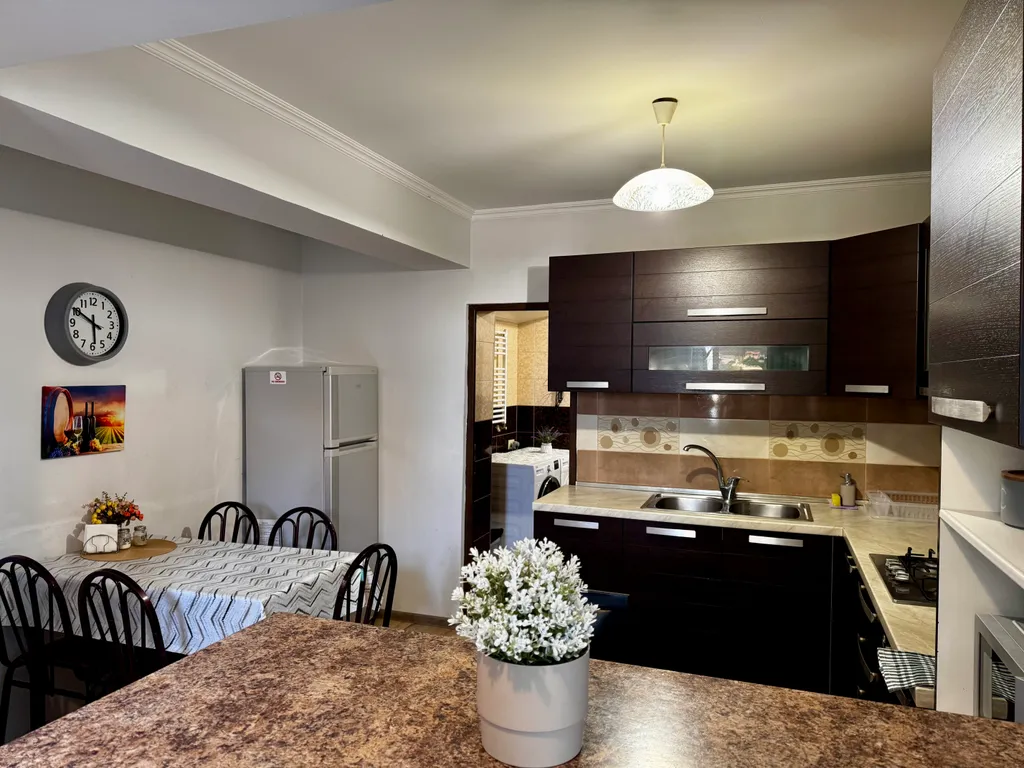 Трёхкомнатные апартаменты в Старом городе с видом на весь Тбилиси