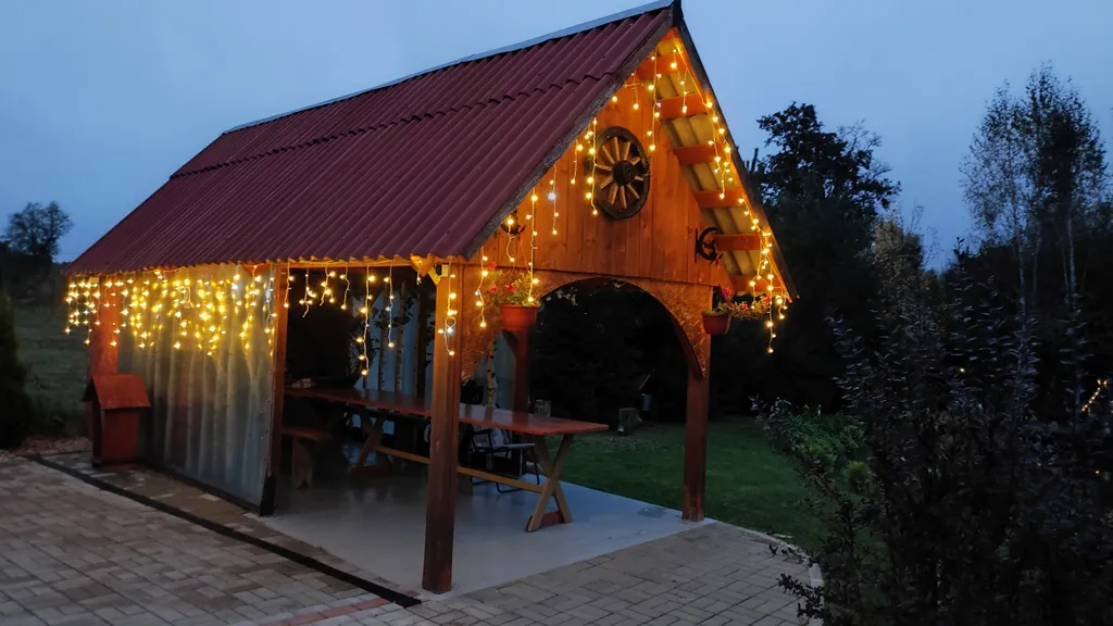 Агроусадьба с баней, на реке Птичь под Минском, с прудом