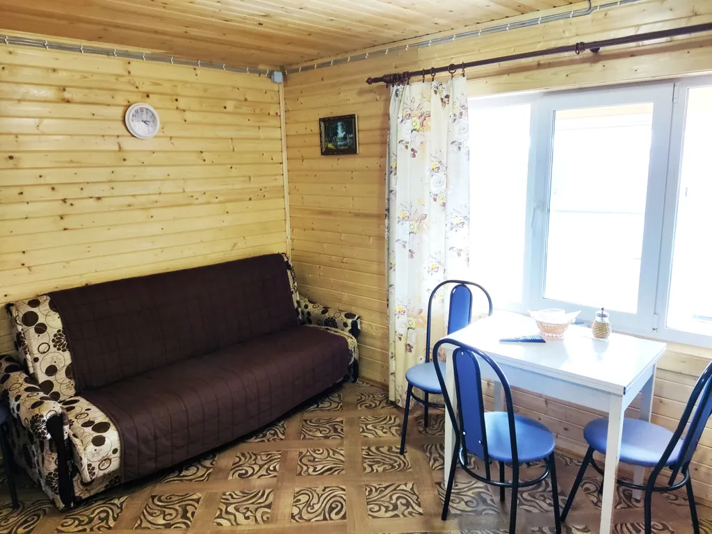 Домик у озера