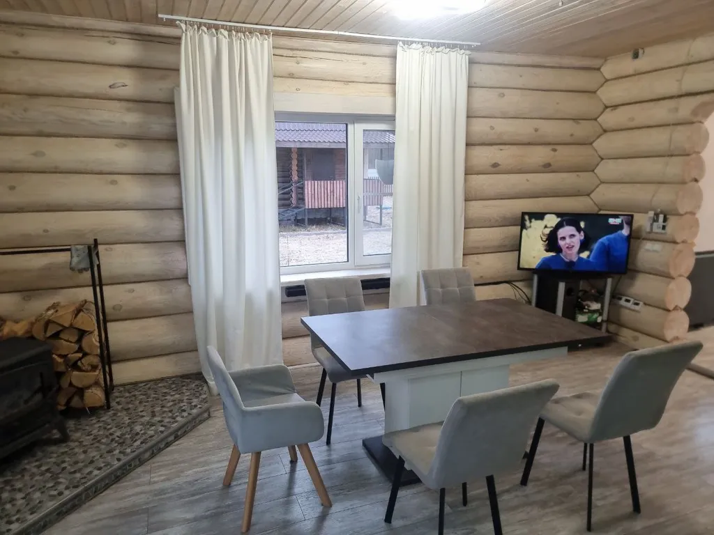 Дом с прудом