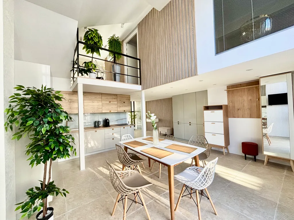 Кругозор туан-хаус с видом на реку