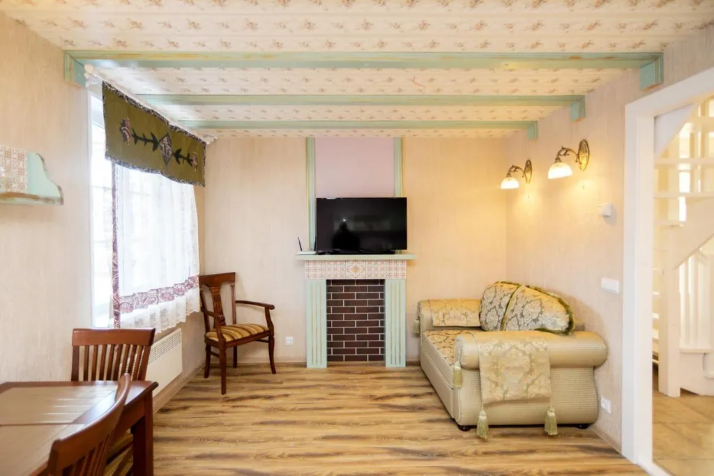 Дом возле монастыря