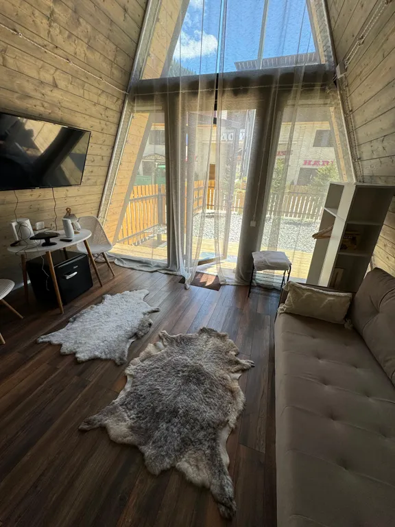 Афрейм возле канатной дороги