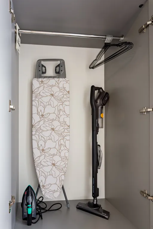 Просторная студия с дизайнерским ремонтом