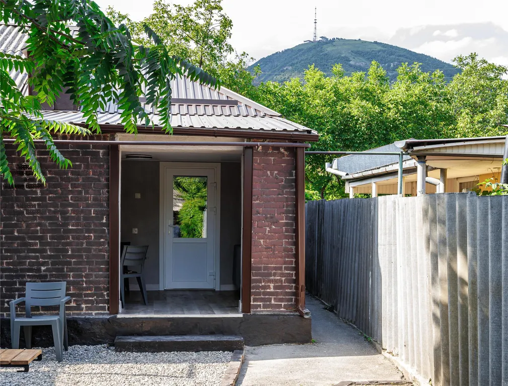 Дом с видом на гору Машук