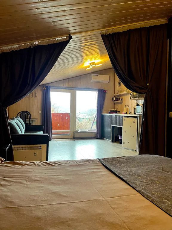 Уютный номер с видом на горы