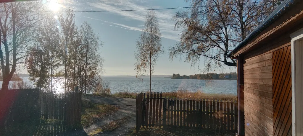 Уютный домик с видом на озеро