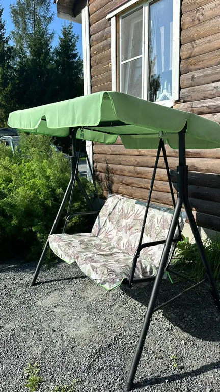 В пешей доступности магазин (900м),кaфе (50м)