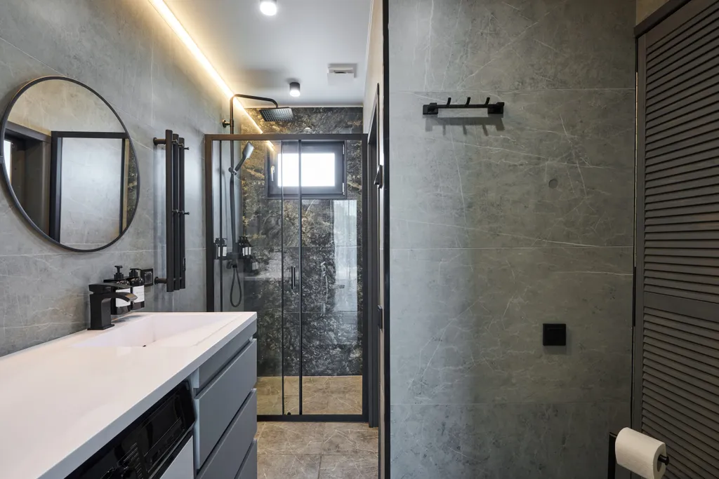 Просторный дом с сауной и камином в окружении леса и реки