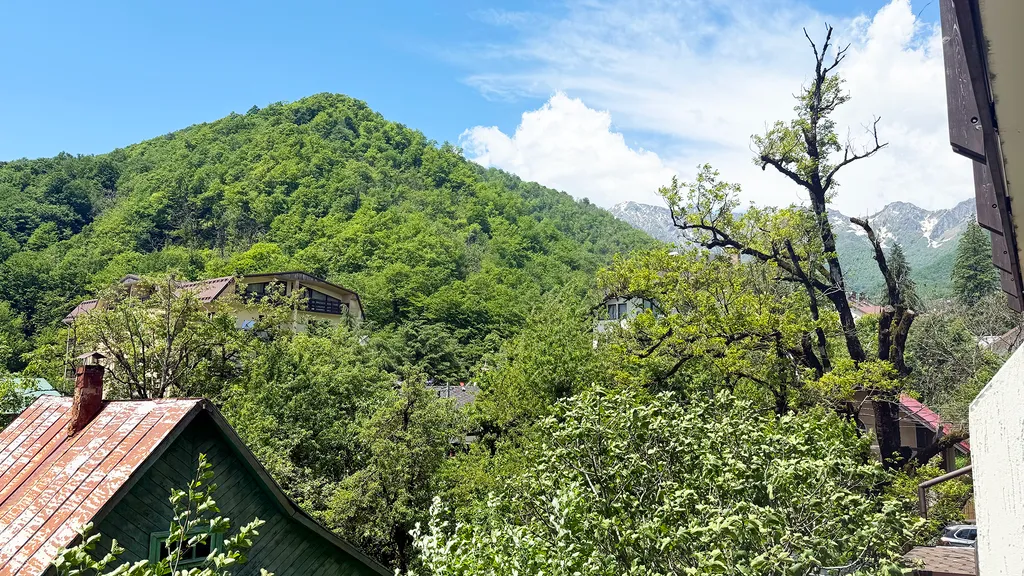 Отличная Студия в центре. Красивый вид на горы. Балкон. Центр.