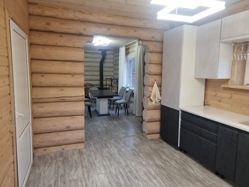 Дом с прудом