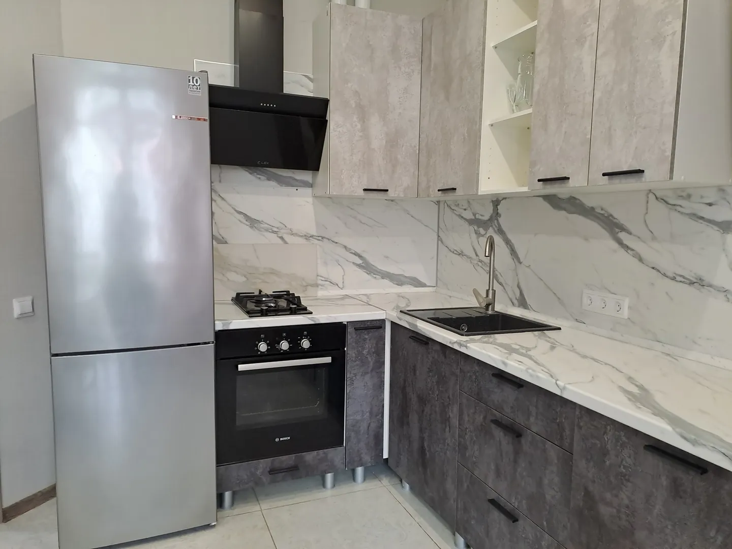 Холодильник Bosch, варочная поверхность и духовка Bosch Холодильник Bosch, варочная поверхность и духовка Bosch