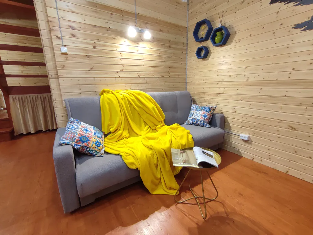 Просторный коттедж у озера с шикарным видом для большой компании