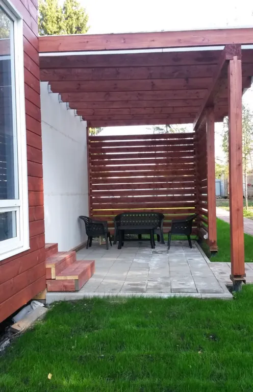 Дом на берегу реки