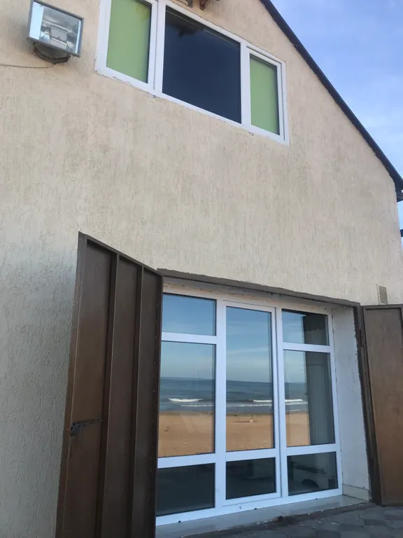 Домик на берегу моря