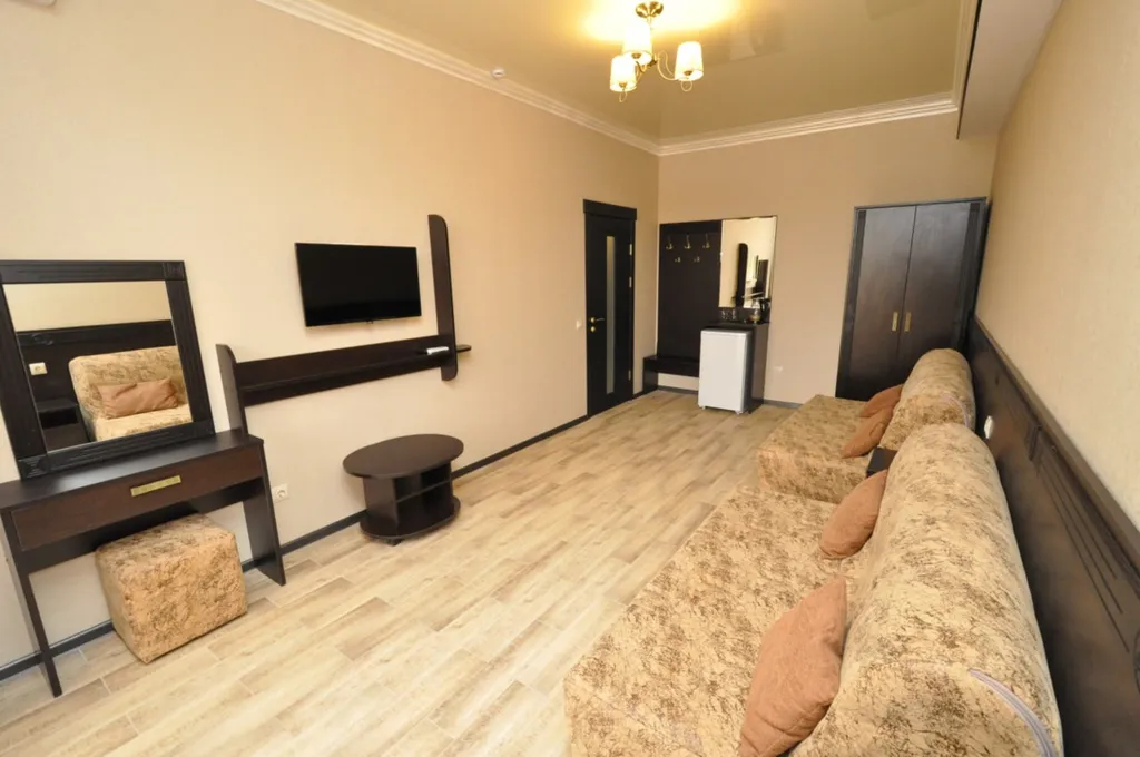 Двухкомнатный с балконом (до 6 человек)