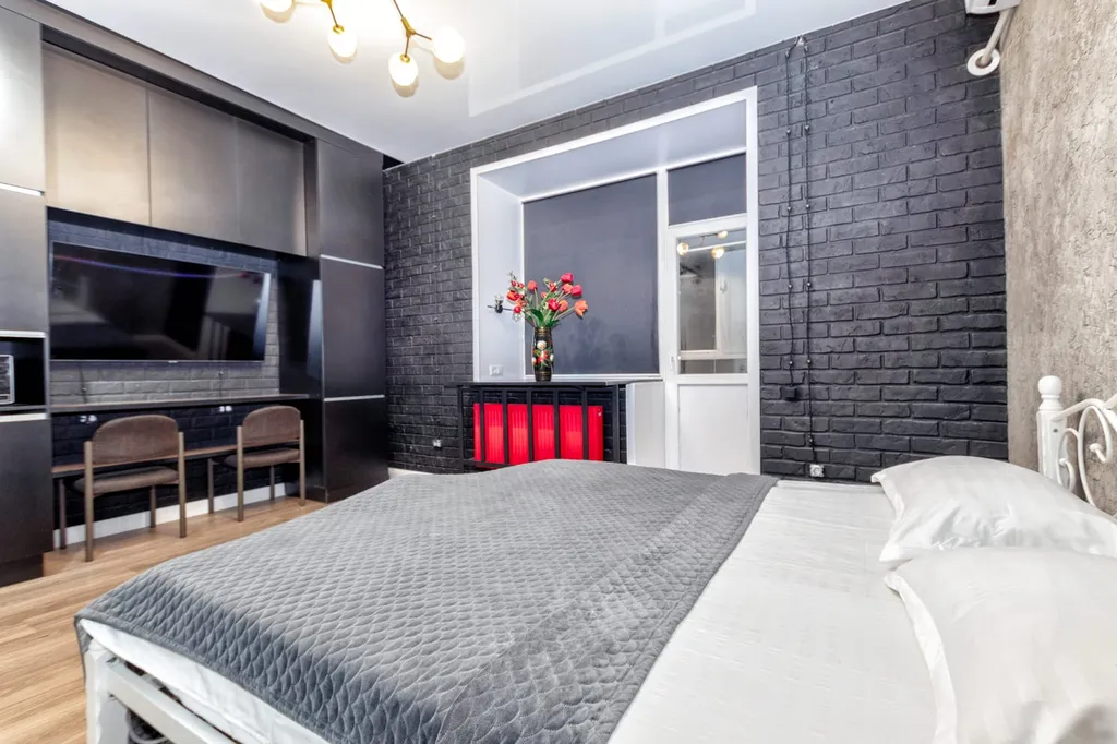 Благоустроенная студия с дизайнерским ремонтом