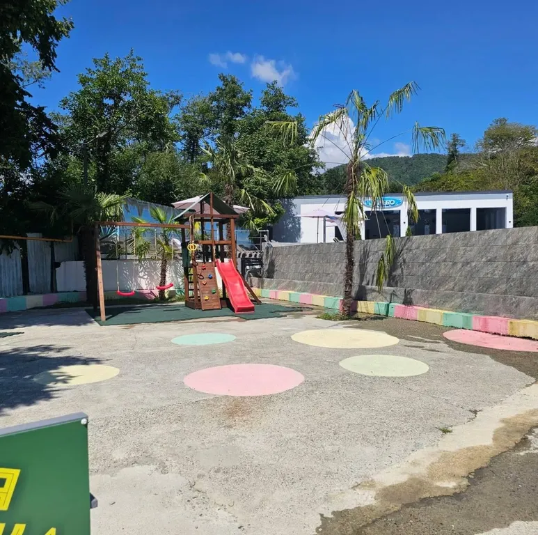 Квартира с бассейном на территории