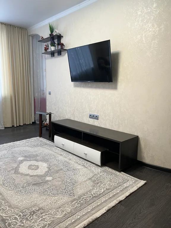 Уютная квартира в центре города с видом на площадь