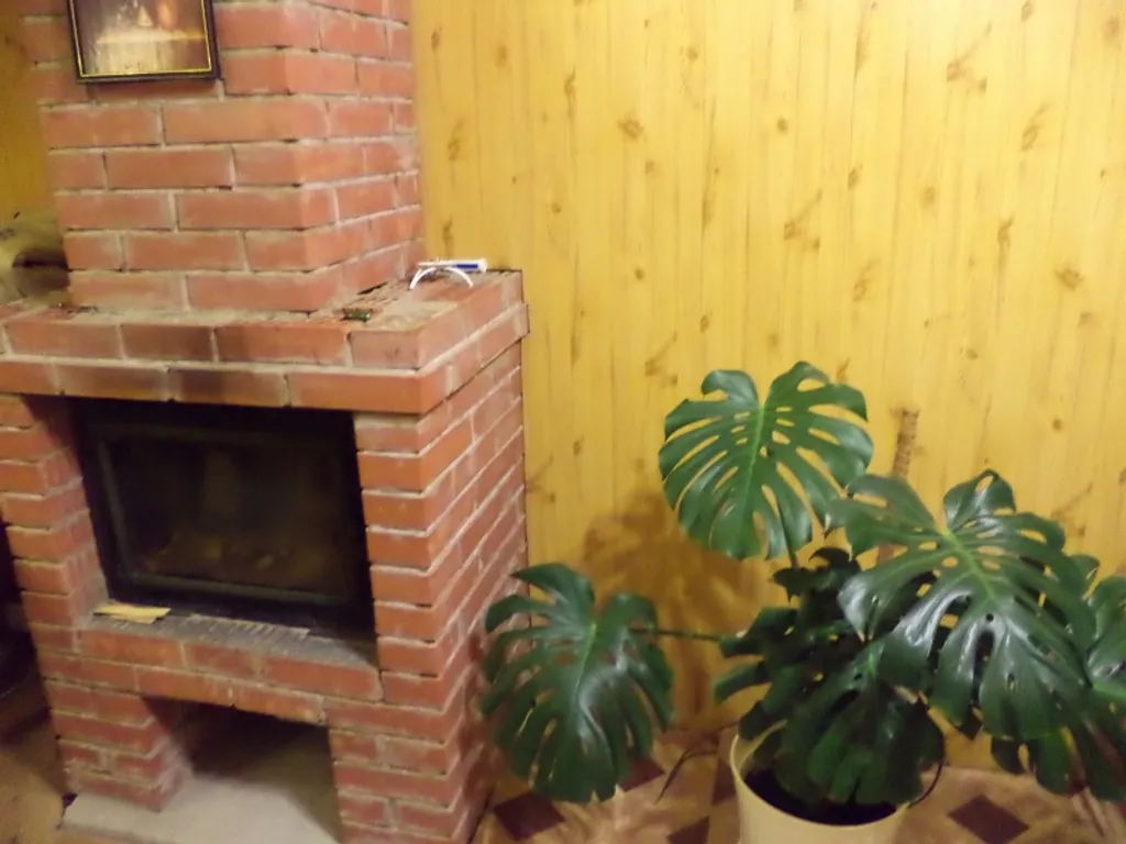 Дом, баня, чан на берегу реки Белой