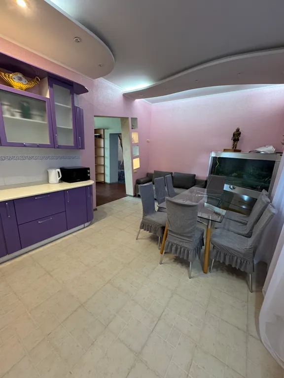 Дом с большим бассейном