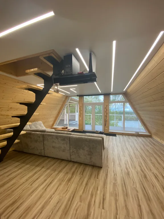 Дом с чаном и видом на реку в стиле A-Frame