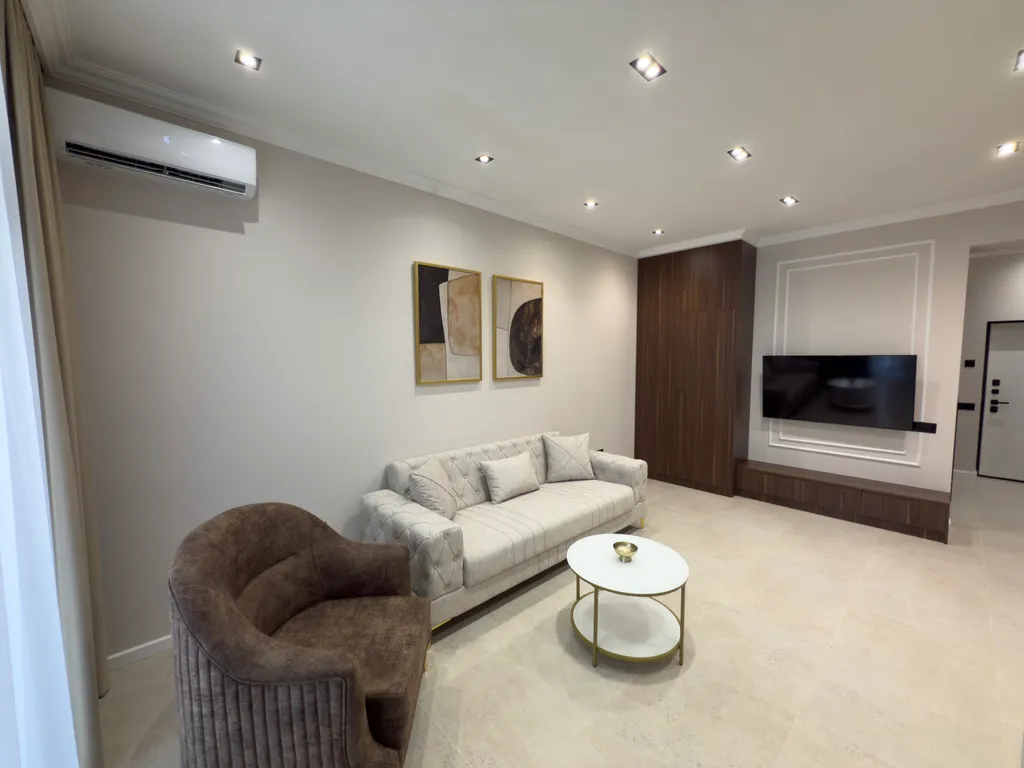 Monna Lisa Apartment on 28 may