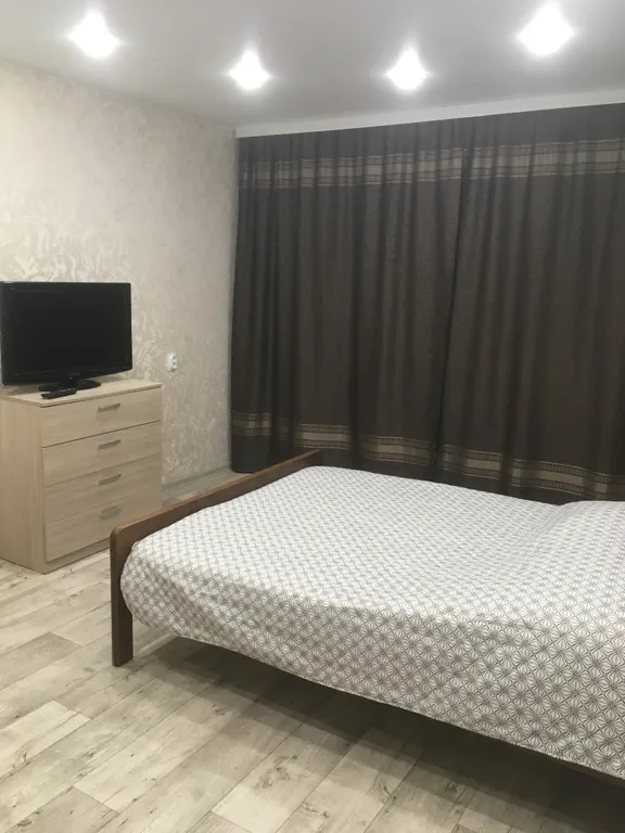 Теплая просторная квартира, свежий ремонт — аренда посуточно в Боровичи