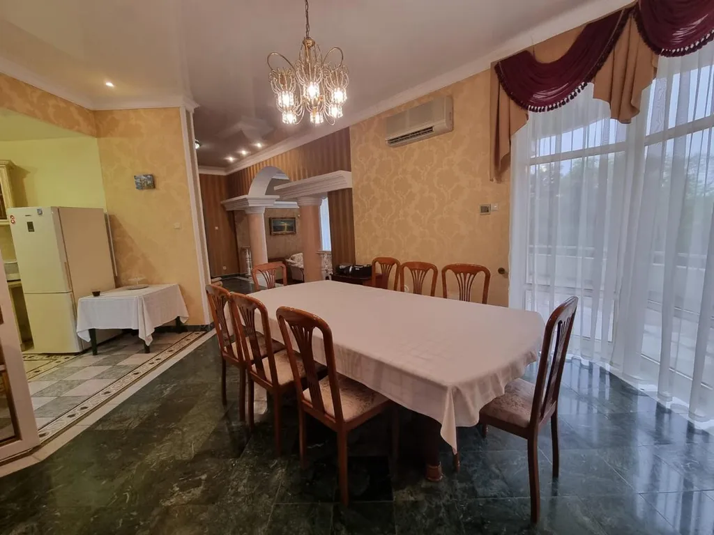 Вилла с бассейном и видом на море