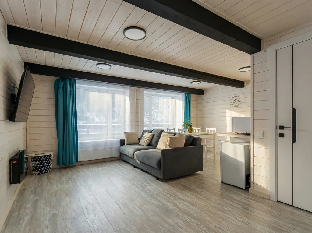 Уютные домики на берегу реки Косьва