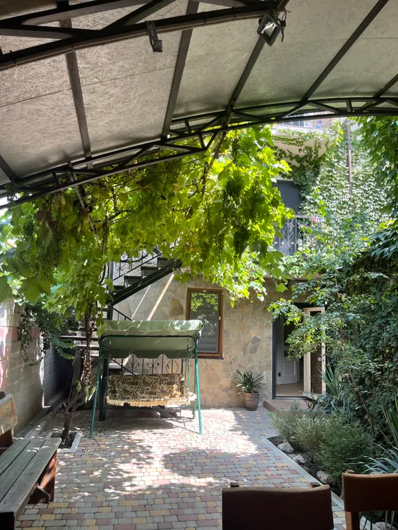 Второй этаж в трёхэтажном доме