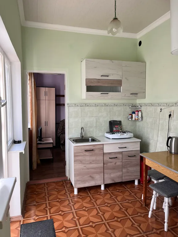 Дом с 2 комнатами и личным большим двором