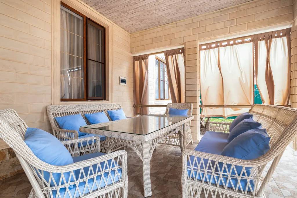 Дом с теплым бассейном и баней для загородного отдыха Южная Резиденция