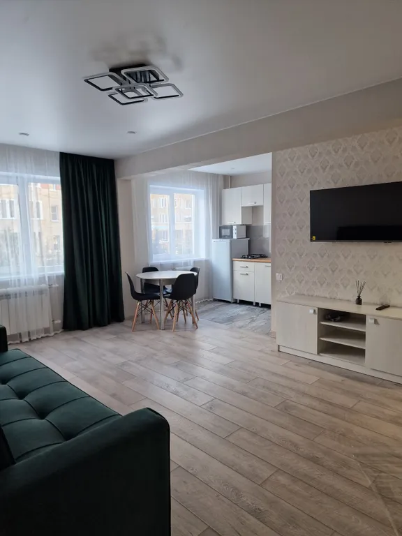 Уютная квартира в центре с парковкой и закрытой территорией — аренда посуточно в Омск